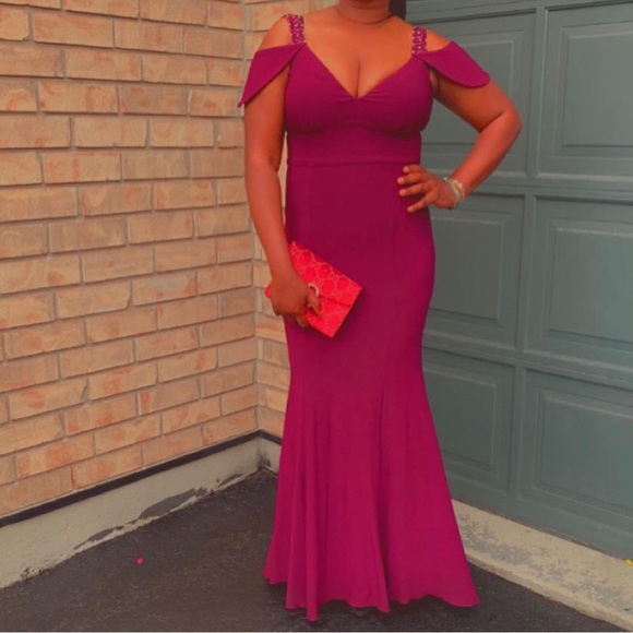 Beautiful Burgundy red Gown - Picture 3 of 3